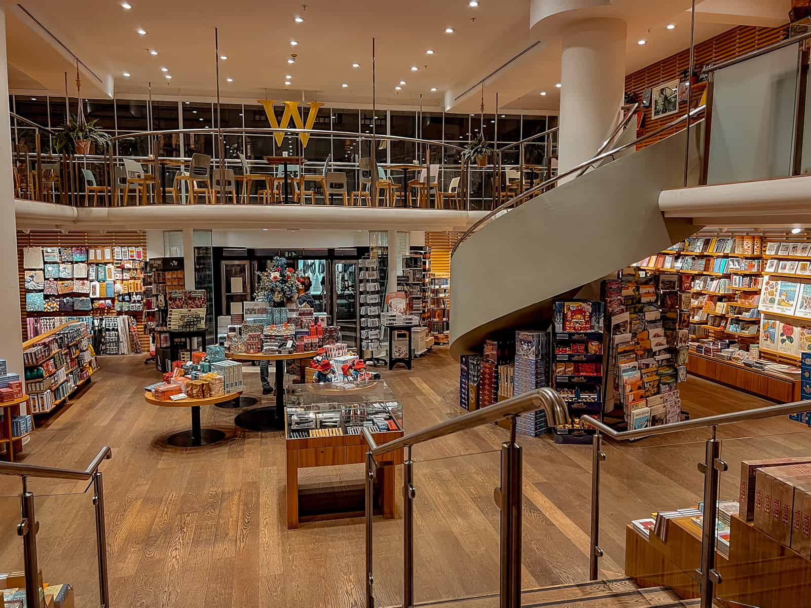 Waterstones Piccadilly London Biggest Bookstore in europe