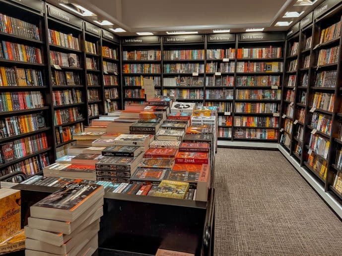 Waterstones Piccadilly London Biggest Bookstore in europe 