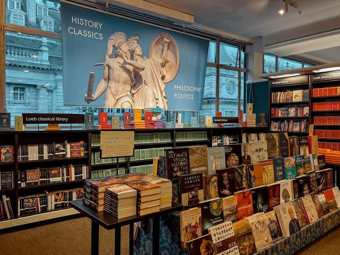 Waterstones Piccadilly London Biggest Bookstore in europe 