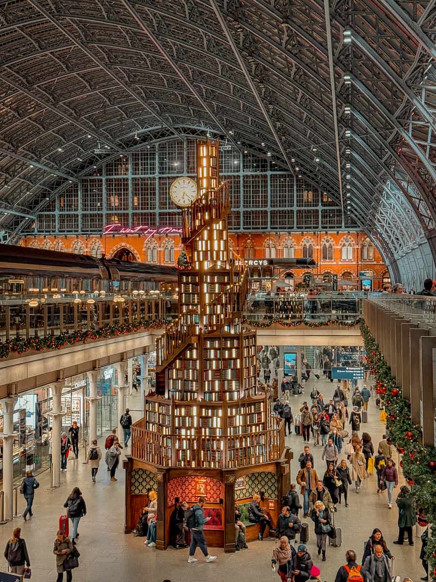 London Book Christmas Tree