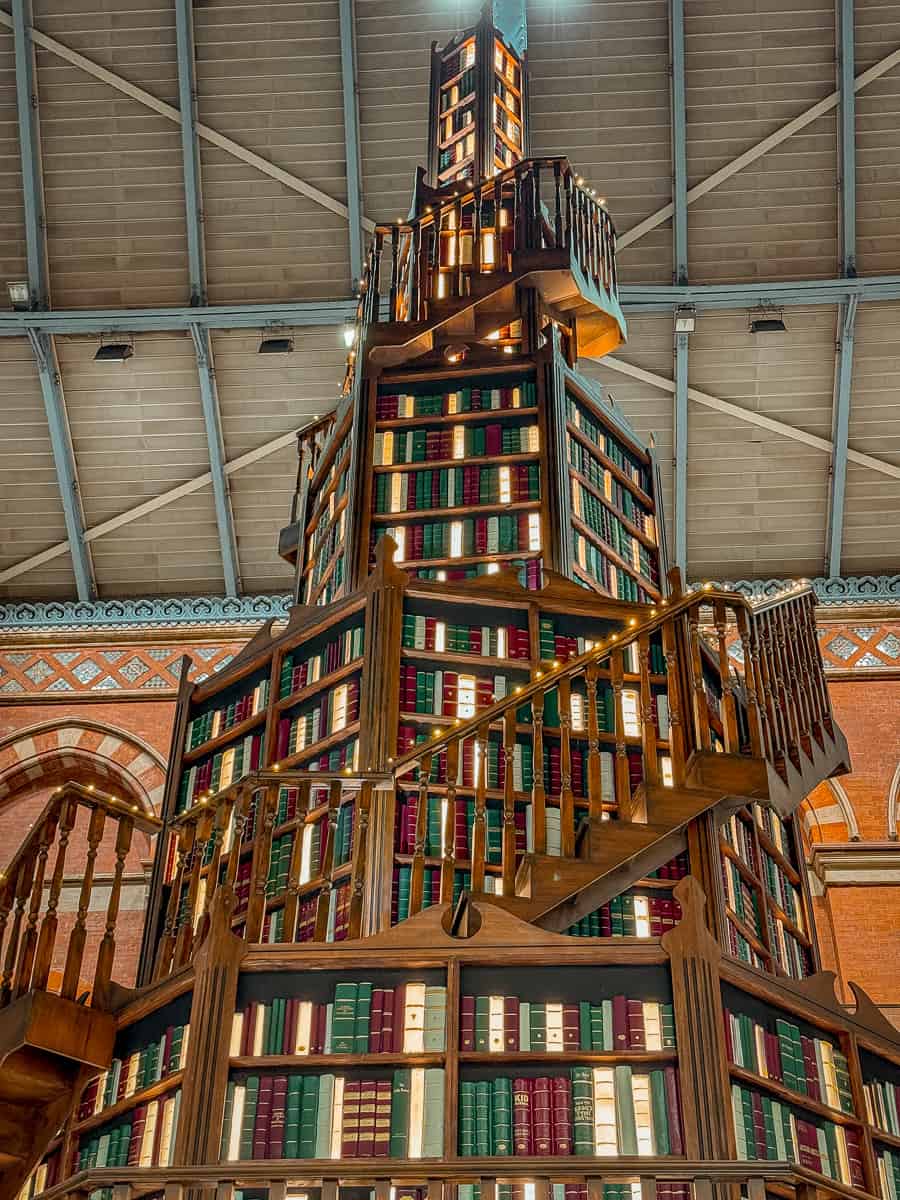 London Book Christmas Tree 
